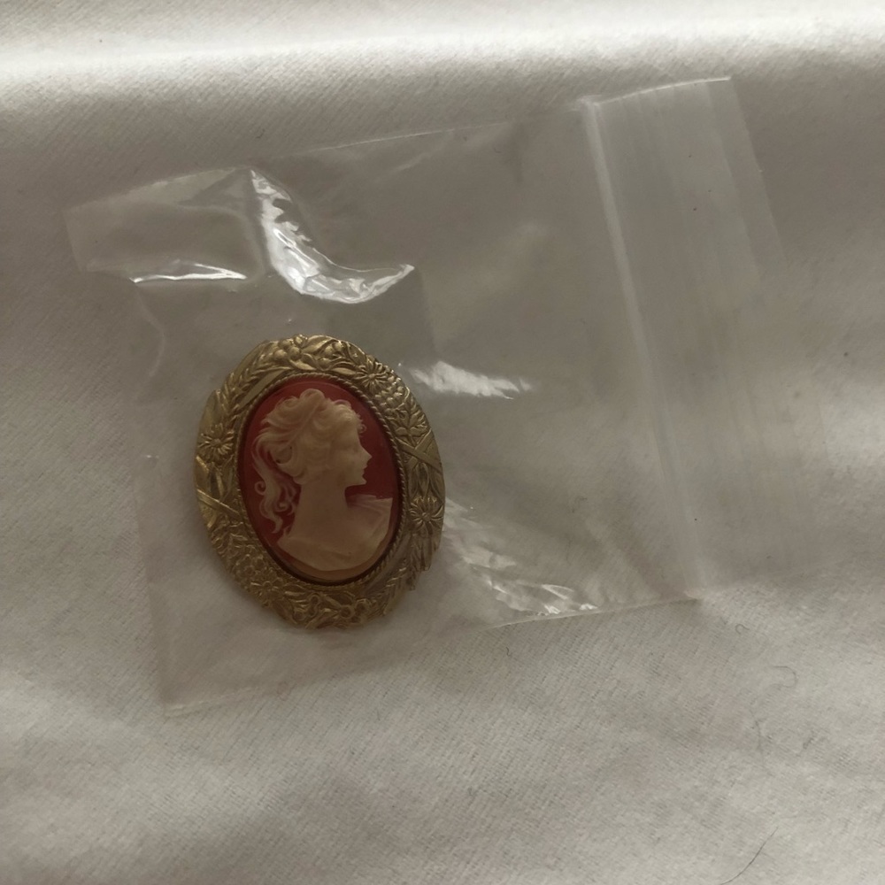 Victorian pin vintage from the 50s